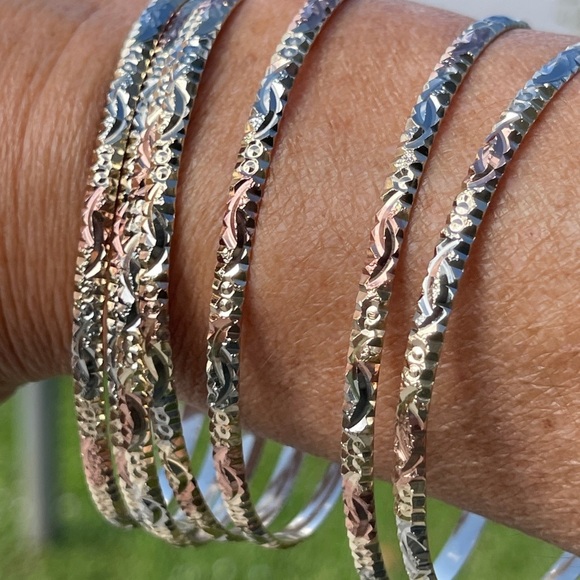 Jewelry - Chic Gold and Silver Textured Bangles